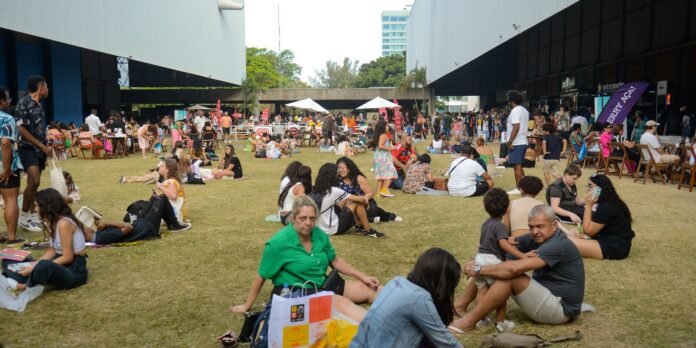 bienal-do-livro-tem-ingressos-esgotados-no-2o-dia-da-festa-literaria bienal-do-livro-tem-ingressos-esgotados-no-2o-dia-da-festa-literaria