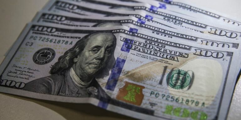 dolar-fecha-abaixo-de-r$-5,50-pela-primeira-vez-em-oito-meses