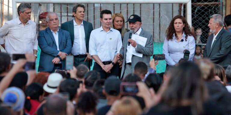 na-favela-do-moinho,-lula-assina-acordo-habitacional-para-moradores