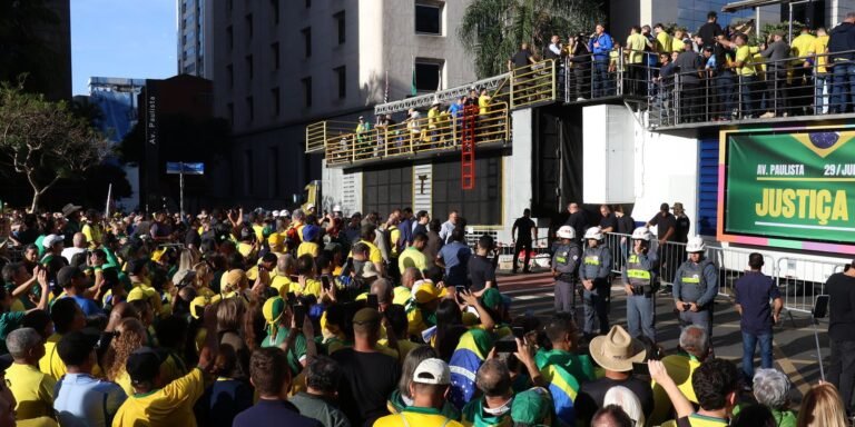 ato-em-sp-reune-apoiadores-de-bolsonaro-contra-julgamento-no-stf