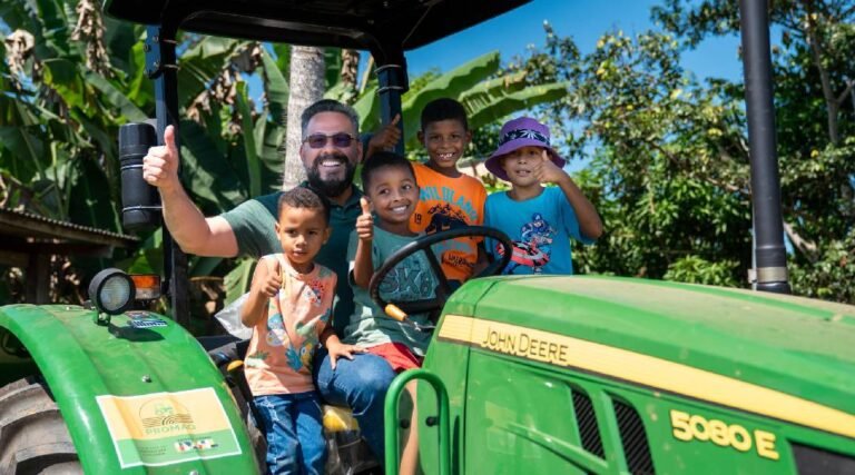 Senador Alan Rick entrega trator e reforça apoio à agricultura familiar em Acrelândia