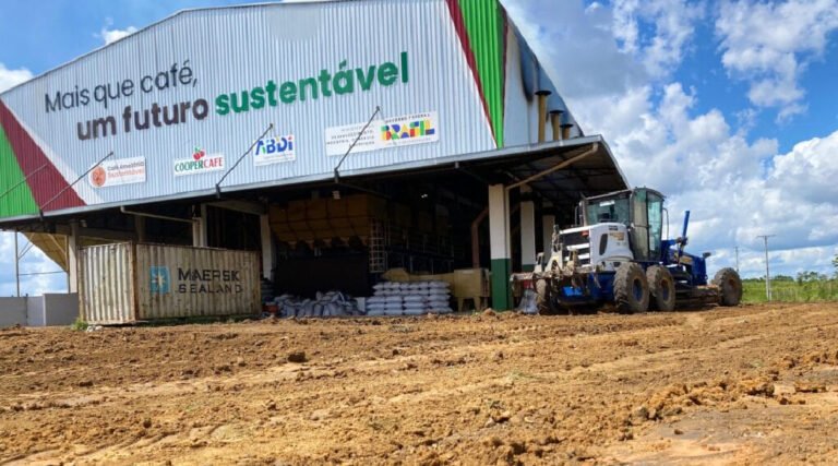 Cooperativa de Café em Mâncio Lima recebe obras para melhorar acesso e garantir escoamento da produção