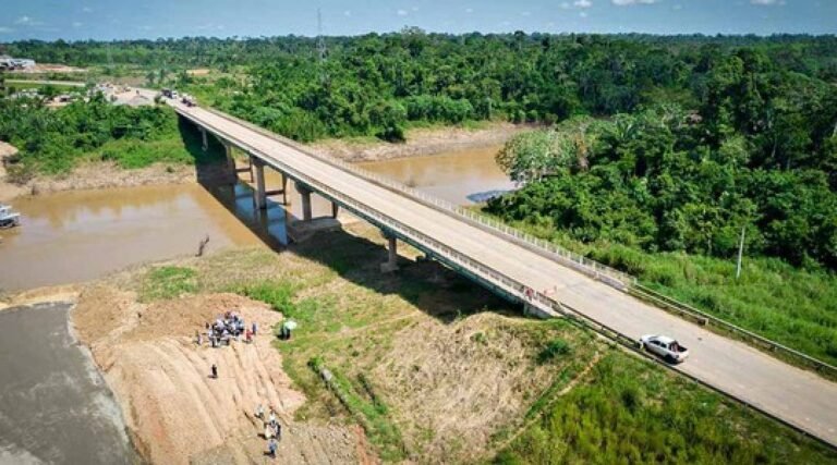 Rio subterrâneo a 80 metros de profundidade desafia obras da ponte do Caeté, na BR-364