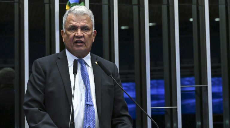 Petecão garante R$ 3,6 milhões para aquisição de maquinários em municípios do Acre