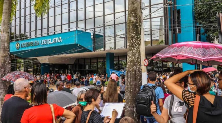 No Acre, servidores estaduais de várias áreas farão paralisação geral por reajuste nesta quarta