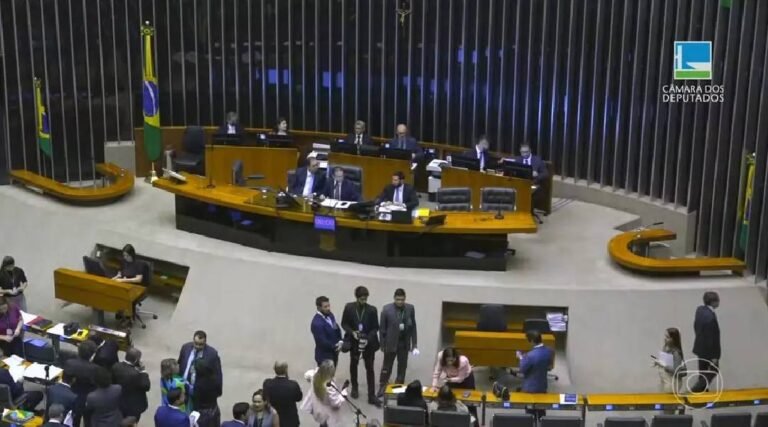 Bancada do Acre vota em peso para derrubar decreto que aumenta IOF