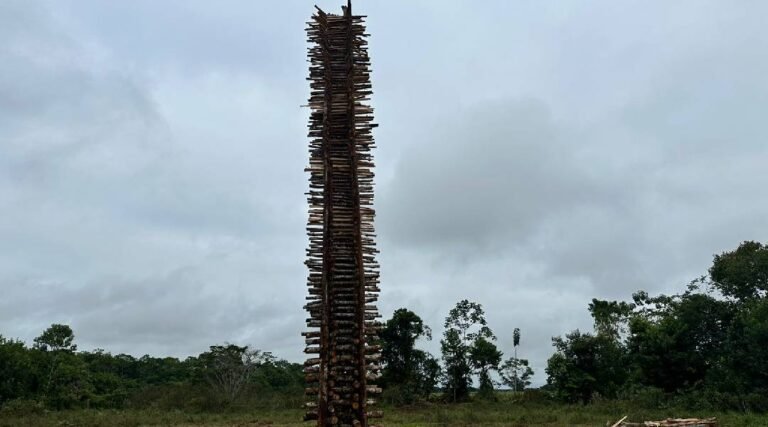 Fogueira de 18 metros encerra o Novenário de Santo Antônio, em Mâncio Lima