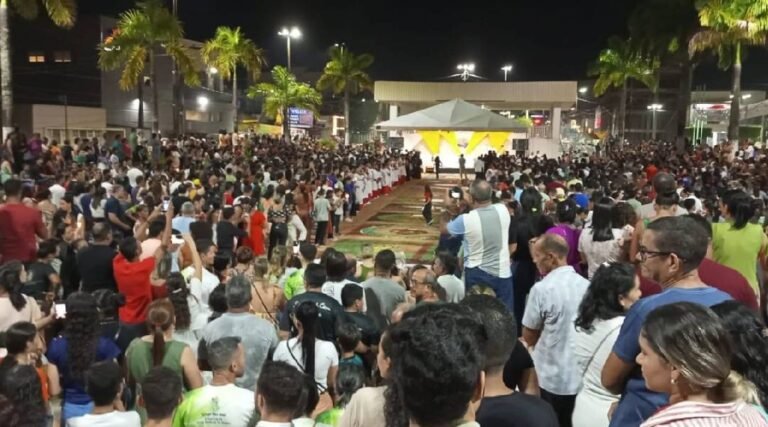 Cruzeiro do Sul celebra Corpus Christi com procissão, bênçãos e missa campal na Praça Orleir Cameli