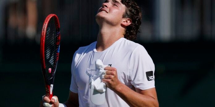 joao-fonseca-crava-outra-vitoria-em-wimbledon-e-avanca-a-3a-rodada