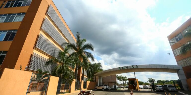 anvisa-alerta-sobre-uso-do-formol-como-alisante-de-cabelos