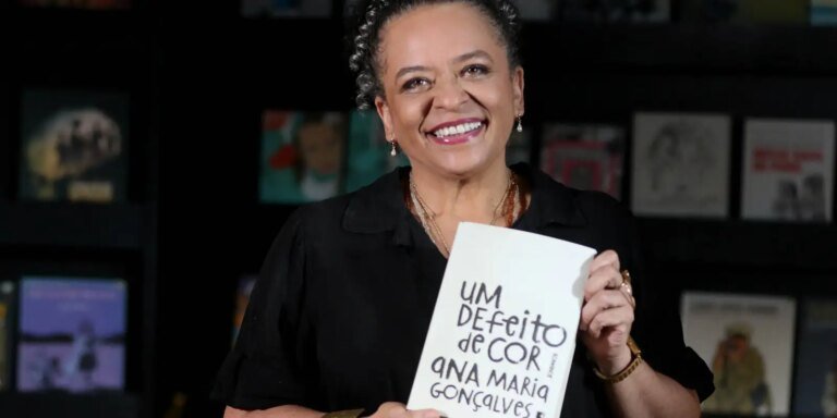 abl-elege-ana-maria-goncalves,-primeira-mulher-negra-a-virar-imortal