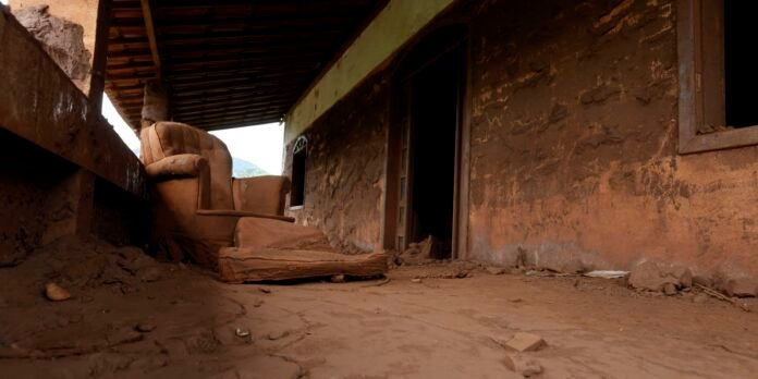 justica-suspende-clausulas-de-contratos-de-vitimas-de-mariana justica-suspende-clausulas-de-contratos-de-vitimas-de-mariana