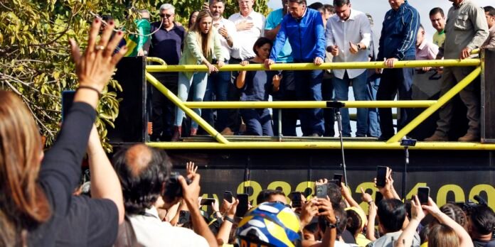 de-tornozeleira,-bolsonaro-participa-de-motociata-em-brasilia de-tornozeleira,-bolsonaro-participa-de-motociata-em-brasilia