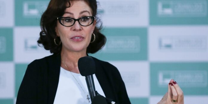 deputada-carla-zambelli-e-presa-na-italia deputada-carla-zambelli-e-presa-na-italia