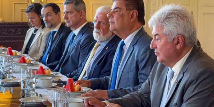 senadores-brasileiros-buscam-dialogo-sobre-tarifas-impostas-por-trump senadores-brasileiros-buscam-dialogo-sobre-tarifas-impostas-por-trump