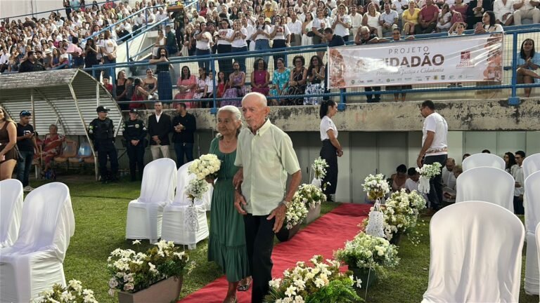 Mais de 400 casais oficializam união em casamento coletivo na Expoacre Juruá