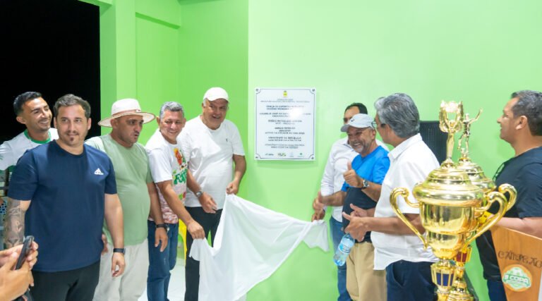 Com investimento de R$ 1,9 milhão, Petecão e Valdélio entregam praça de esportes em Marechal Thaumaturgo