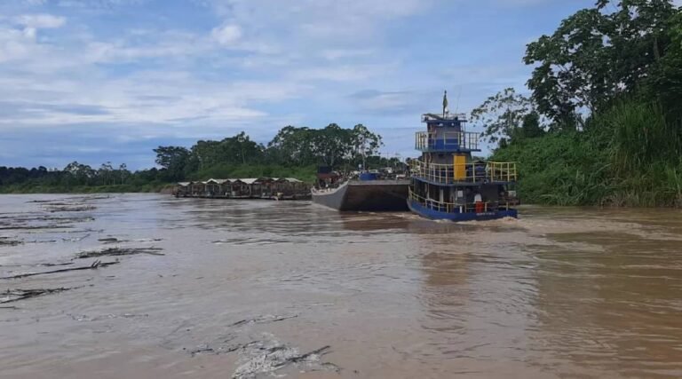 Michelle Bolsonaro denuncia dificuldades enfrentadas por estudantes na travessia do rio Juruá entre Cruzeiro do Sul e Rodrigues Alves