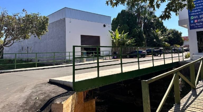 Ponte de Ferro na Av Mâncio Lima aguarda sinalização para liberação oficial do tráfego em Cruzeiro do Sul
