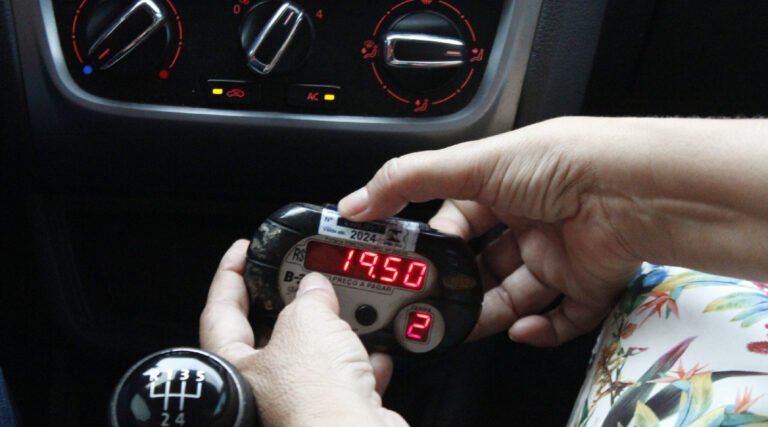 Governo Federal isenta taxistas de taxa de verificação de taxímetros