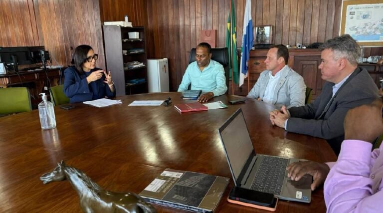 Mailza articula com Receita Federal no Rio ampliação de doações para famílias em vulnerabilidade no Acre