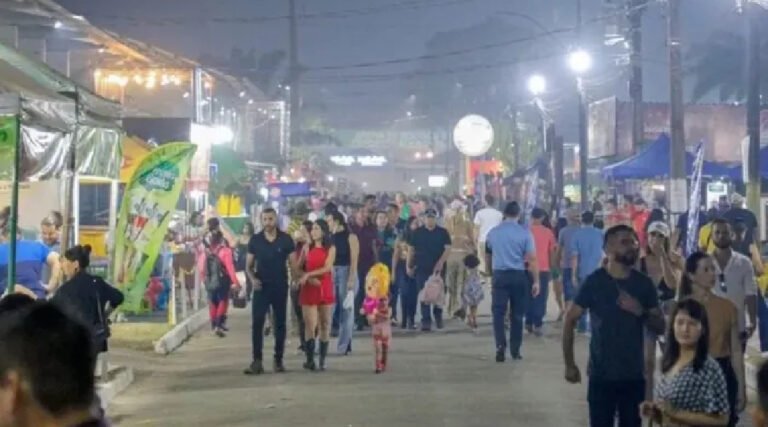Mais de 2 toneladas de alimentos são arrecadadas em troca de ingressos para shows da Expoacre 2025