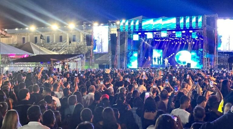 Expoacre Juruá 2025 começa com arena lotada e show memorável da banda Raça Negra