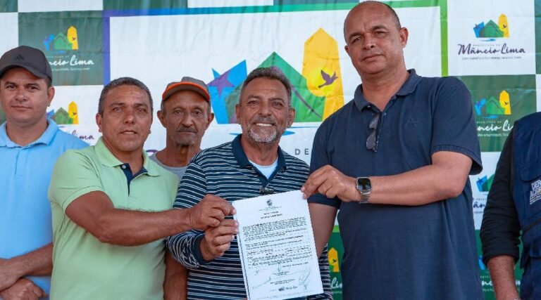 Zezinho Barbary celebra ordem de serviço para pavimentação asfáltica na Comunidade Pentecostes, em Mâncio Lima