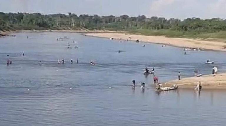 Piracema de mandi atrai dezenas de pescadores no Rio Juruá, em Cruzeiro do Sul