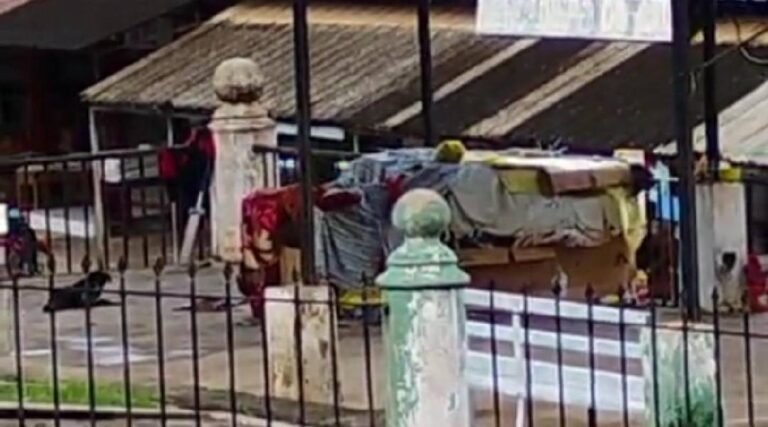 Moradores de rua voltam a ocupar área do Cais em Cruzeiro do Sul, alerta morador