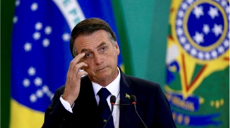 Moraes decreta prisão domiciliar de Bolsonaro