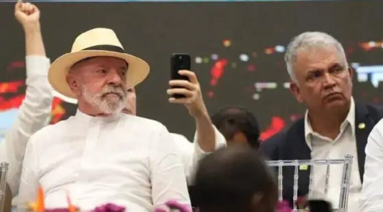 No Acre, Lula pede a Petecao que não assine pedido de impeachment de Moraes no Senado