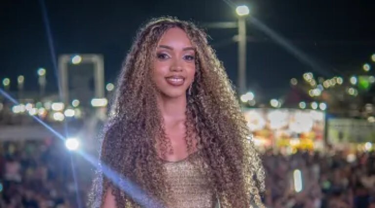 Paula Silva é eleita Garota Açaí 2025 e leva premiação histórica de R$ 32 mil em Feijó