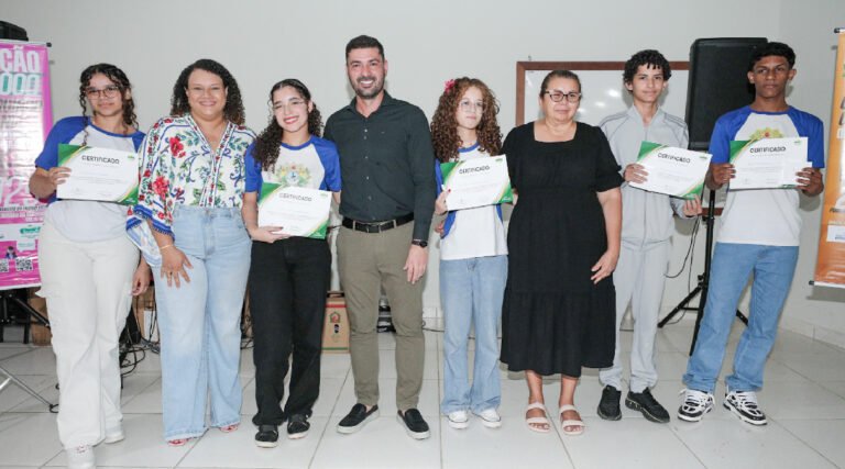 Nicolau Júnior leva o Redação Nota Mil para escola campeã de aprovados no ENEM