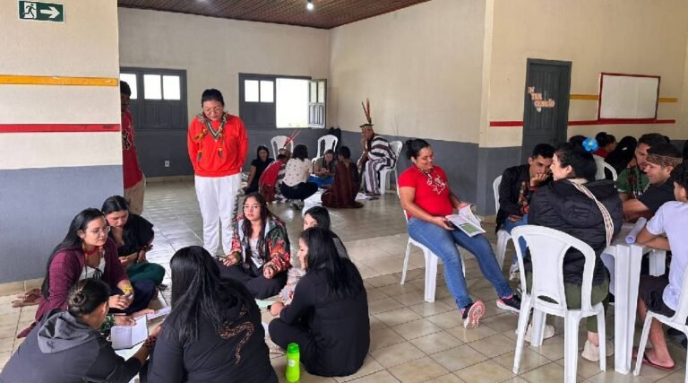 OPIRJ promove formação em informática e curso de elaboração de projetos para jovens indígenas do Vale do Juruá