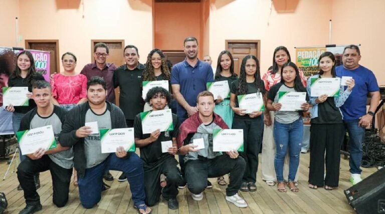 Projeto Redação Nota 1000 chega a Sena Madureira e capacita mais de 200 estudantes para o ENEM