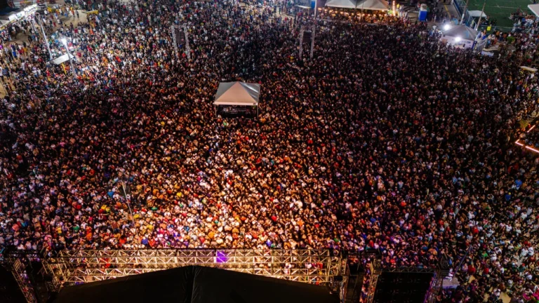 Festival da Farinha reúne mais de 30 mil pessoas em Cruzeiro do Sul e encerra edição com show de Evoney Fernandes