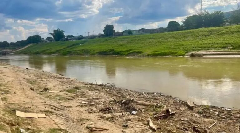 Rio Acre mantém nível crítico e intensifica alerta sobre crise hídrica no Acre