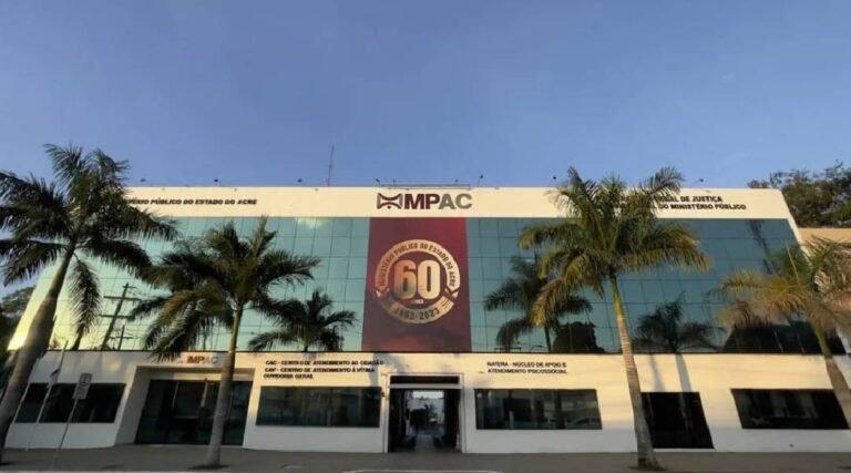 Promotor de Justiça é suspenso por uso indevido do cargo para intimidar críticos nas redes sociais