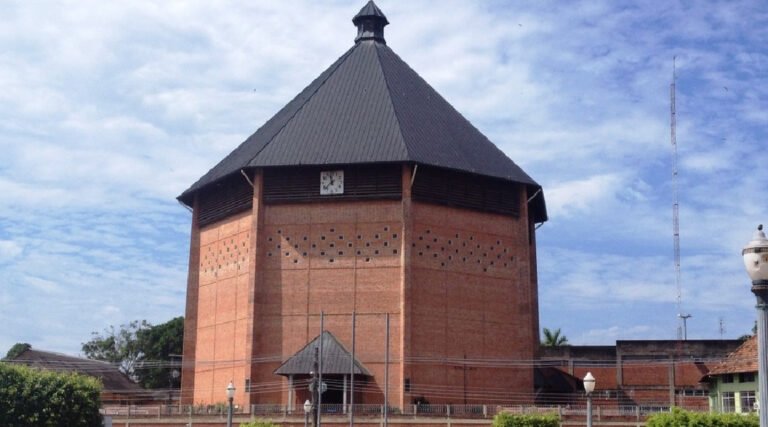 Catedral de Cruzeiro do Sul não terá missa noturna neste domingo por causa do desfile de 7 de Setembro