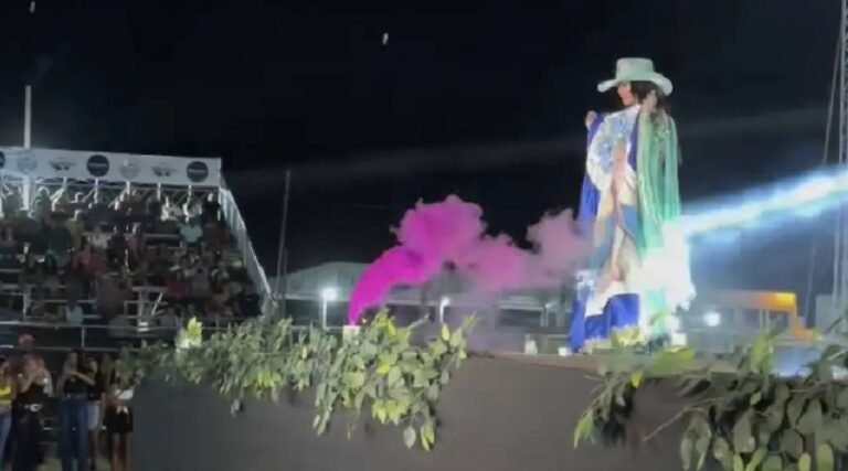 Grávida, candidata a Rainha do Rodeio faz chá revelação no palco da Expoxapuri