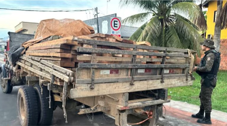 Motorista denuncia fiscalização seletiva após apreensão de madeira em Cruzeiro do Sul