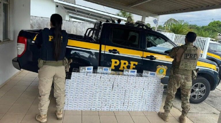 PRF apreende 3,5 mil maços de cigarros contrabandeados em ônibus que seguia pra Cruzeiro do Sul