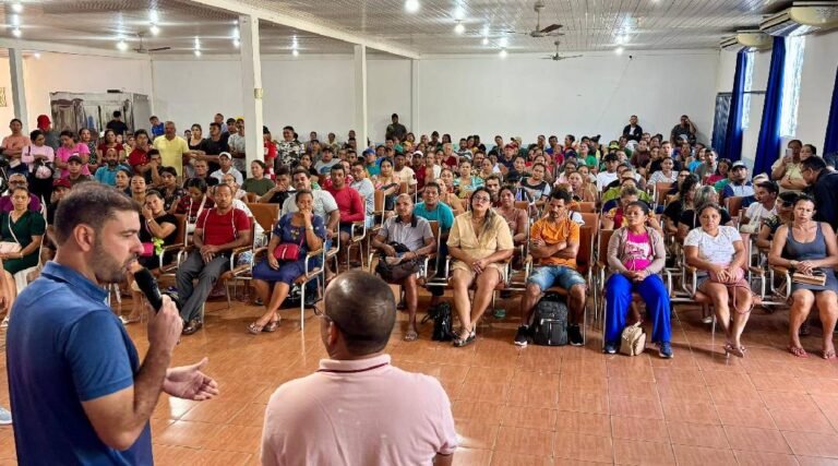 Mais de 600 pescadores de Cruzeiro do Sul recebem nova carteira de identidade com apoio do deputado Nicolau Júnior e vereador Zé Roberto
