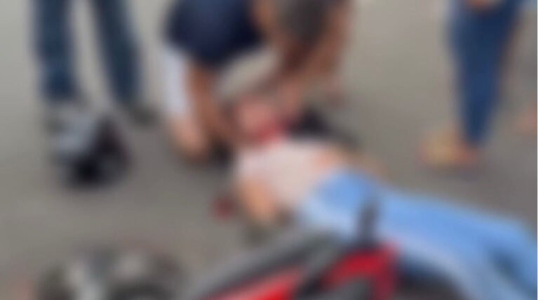 Colisão entre carro e moto deixa dois feridos em Cruzeiro do Sul