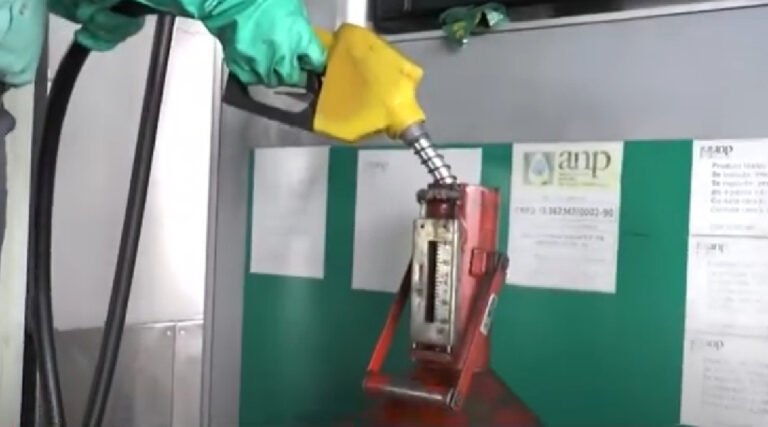 Procon fiscaliza suspeita de combustível adulterado e investiga fraudes na venda de placas solares em Cruzeiro do Sul