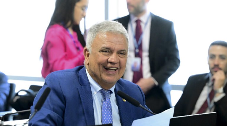 Senador Petecão comandará comissão da MP que isenta taxistas de taxa do taxímetro