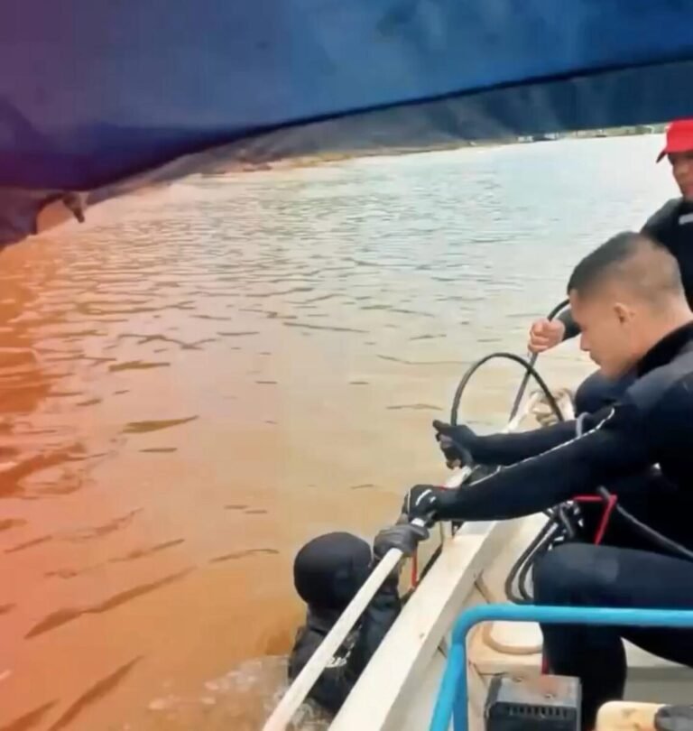 Bombeiros encontram corpo de vítima de homicídio no Rio Tarauacá