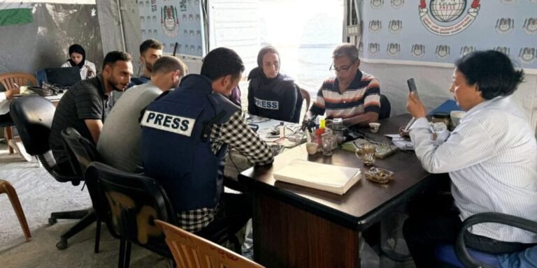 tenda-de-jornalistas-palestinos-e-bombardeada-apos-reuniao-com-fenaj