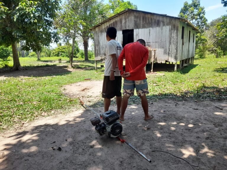 Polícia Militar de Marechal Thaumaturgo prende trio suspeito de furtar motores de rabeta no Rio Amônia